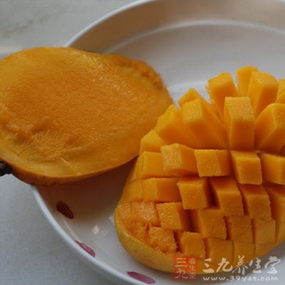 芒果帶濕毒，患有皮膚病或腫瘤的老人，應避免進食