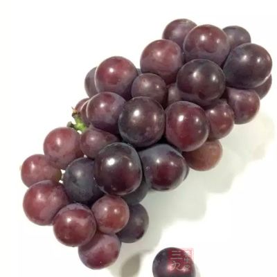 吃些上述較降火的蔬菜,也可喝一小杯不冰的純柳丁汁或純葡萄 吃些上述較降火的蔬菜,也可喝一小杯不冰的純柳丁汁或純葡萄