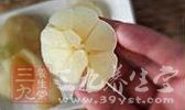 過多食用腌制和油炸食品都可能誘發癌變