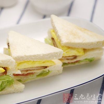 雞蛋火腿三明治的制作方法 雞蛋火腿三明治的制作方法