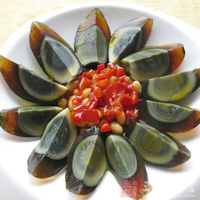 長期食用皮蛋，導致人體對礦物質的吸收性能減弱