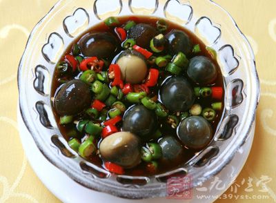 皮蛋又有松花蛋、灰包蛋、變蛋等名稱