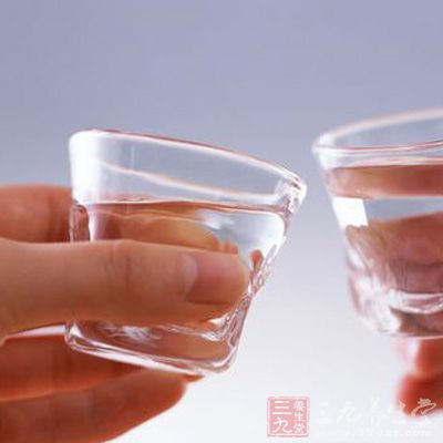 空腹飲酒會刺激胃黏膜,久之易引起胃炎 a6aed01b9d16fdfad27a00deb58