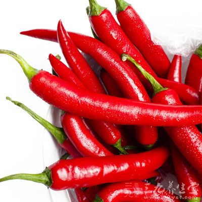 肺炎應忌食辣椒、蔥、蒜、酒等辛辣刺激性食物 肺炎應忌食辣椒、蔥、蒜、酒等辛辣刺激性食物