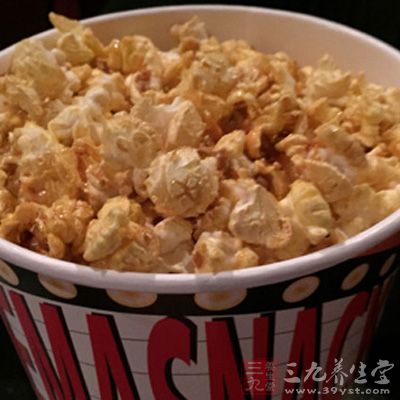 爆米花可能是人們吃得最早的膨化食品