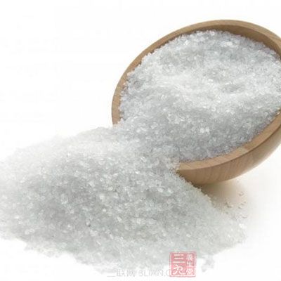 多吃食鹽:經前多吃鹹食則不利經期健康