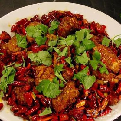 不宜吃刺激性強的辛辣食物