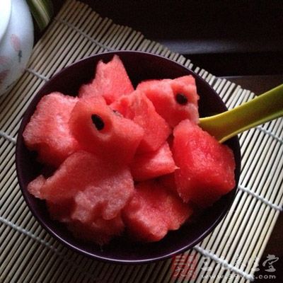 西瓜成了人們消暑美食之一