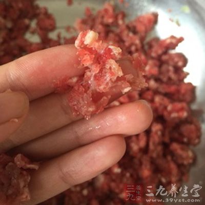 調制好的肉餡中的植物成分容易腐敗