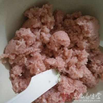 自己制作的肉餡才放心