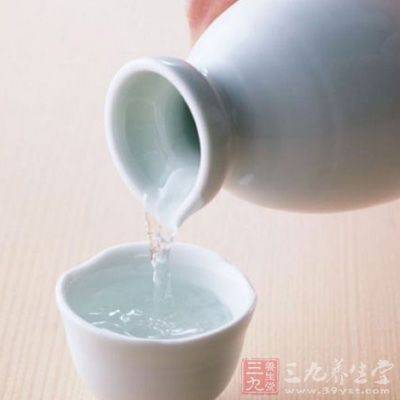 患者在平時生活中還要注意盡量的少喝酒