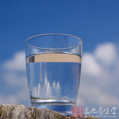 喝水太少也是發生腎結石的主要誘因
