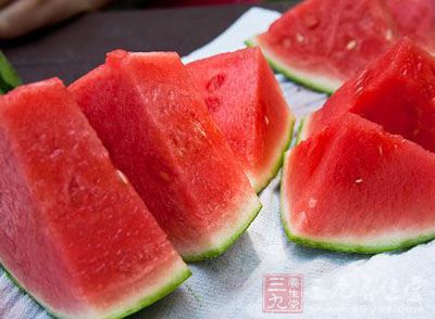 在短時間內吃太多西瓜，不但血糖會升高