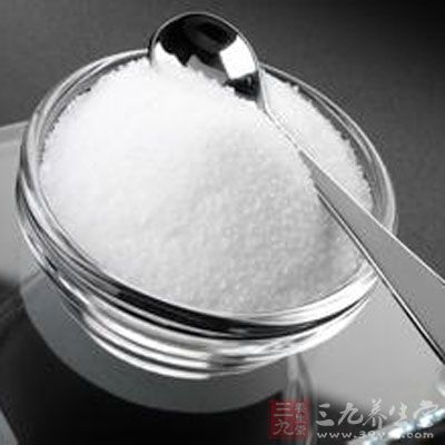 對各種用鹽腌制的食品量也應嚴格限制，以免造成體內水鈉潴留，加重心髒的負擔