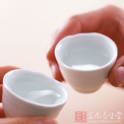 如果喝太多酒，會令胎兒畸形，影響胎兒智商和生理上的發展