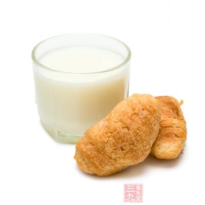 早、晚是喝牛奶的最佳時間 早、晚是喝牛奶的最佳時間