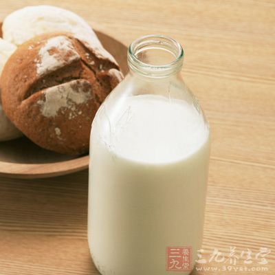 經常攝入脫脂或低脂牛奶就可以保持苗條的身材 經常攝入脫脂或低脂牛奶就可以保持苗條的身材