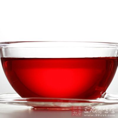 要避免喝有咖啡因的飲料,例如紅茶 要避免喝有咖啡因的飲料,例如紅茶
