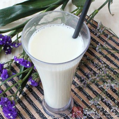 豆漿中所含的豆固醇和鉀、鎂、鈣能加強心機血管的興奮