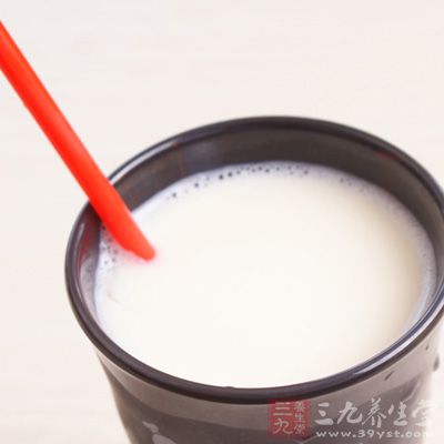 豆漿的好處有防治高血脂