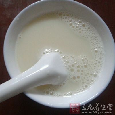 豆漿中的蛋白質和硒、钼等元素有很強的抑癌和治癌能力