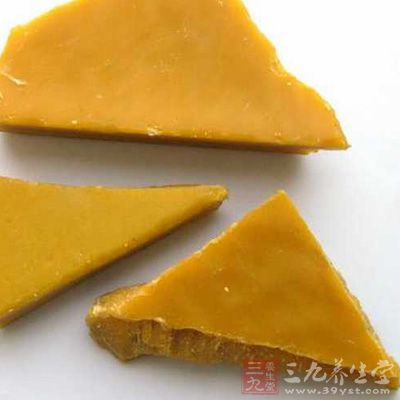不要自行服用蜂膠、蜂王漿、花粉及一些含激素的口服液 不要自行服用蜂膠、蜂王漿、花粉及一些含激素的口服液