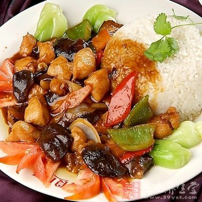 這些快餐食品中的過量油脂會加速體內雌激素生成,使乳腺增生更嚴重 這些快餐食品中的過量油脂會加速體內雌激素生成,使乳腺增生更嚴重