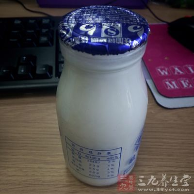 其實酸奶最好是在晚上喝