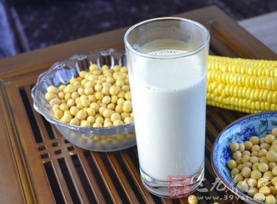 喝豆漿可以幫助我們補充營養 喝豆漿可以幫助我們補充營養