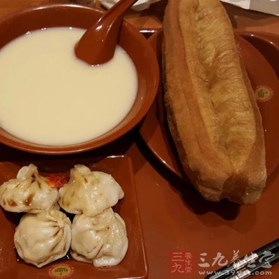 一些食品商為了使食品更加豐富誘人