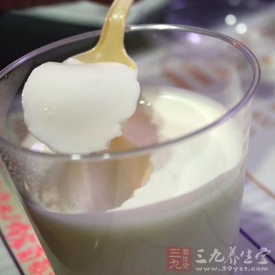 飯後立刻飲酸奶,乳酸菌易被殺死 飯後立刻飲酸奶,乳酸菌易被殺死