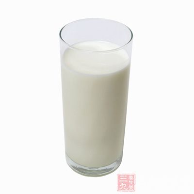 牛奶中也含有很高的鈣 牛奶中也含有很高的鈣