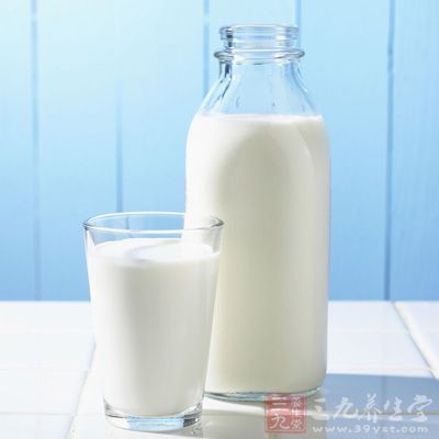 將牛奶放置溫暖的地方數日 將牛奶放置溫暖的地方數日