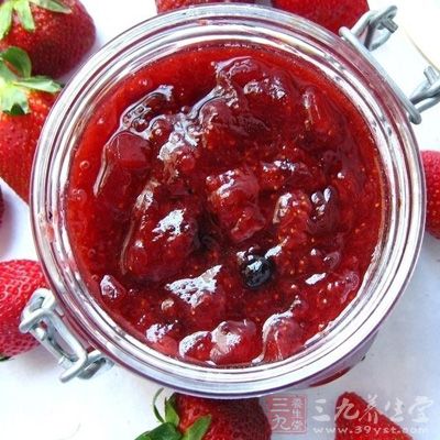 如果想豐富酸奶的口味,不妨自己在家添加果料、果醬 如果想豐富酸奶的口味,不妨自己在家添加果料、果醬