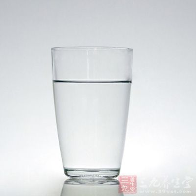 早晨人體血液的濃度比較高,需要喝些水來沖淡血液濃度 早晨人體血液的濃度比較高,需要喝些水來沖淡血液濃度