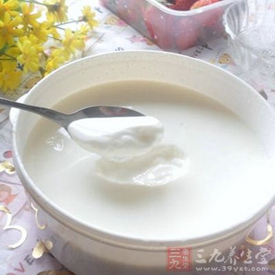 蜂蜜還可以與酸奶、果蔬汁等混合食用 蜂蜜還可以與酸奶、果蔬汁等混合食用