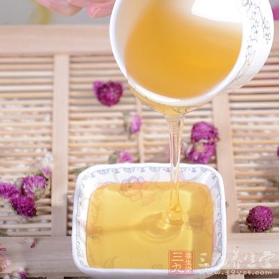 蜂蜜能滋養皮膚,使皮膚細膩 蜂蜜能滋養皮膚,使皮膚細膩