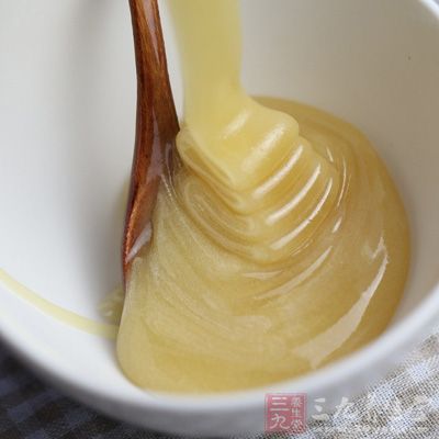 只要喝一點蜂蜜,就可以降低你的空腹感 只要喝一點蜂蜜,就可以降低你的空腹感
