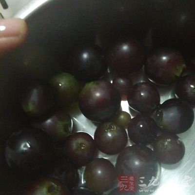 剛吃完葡萄不要立馬喝水