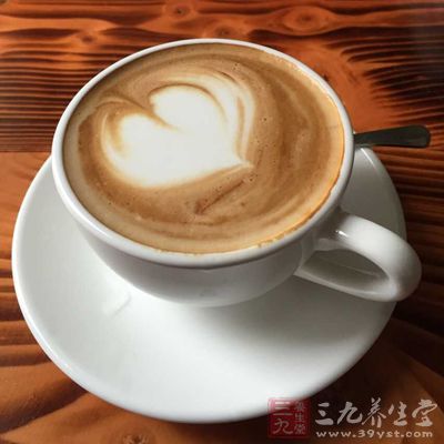 靠喝茶喝咖啡來幫助自己提神醒腦