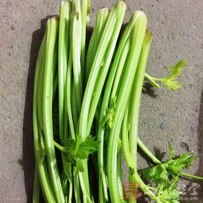 很容易引發便秘，所以可多吃芹菜