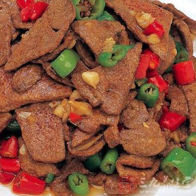 應忌吃或少吃含膽固醇的食物,如動物內髒、蛋黃、肥肉、鱿魚等 應忌吃或少吃含膽固醇的食物,如動物內髒、蛋黃、肥肉、鱿魚等