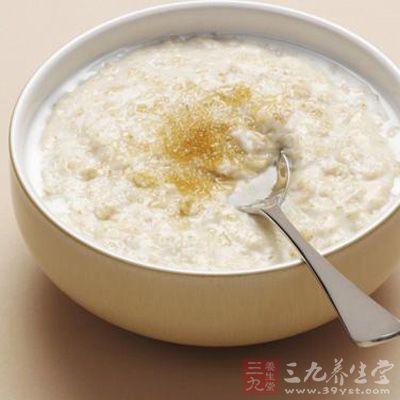 牛奶粥可補虛損，健脾胃，潤五髒