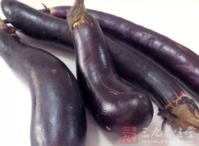 茄子中含有茄硷，長期吃它等於在吃毒藥