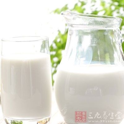 說起牛奶的食用方法,很多人不以為然,“不就是咕噜咕噜喝下去呗” 說起牛奶的食用方法,很多人不以為然,“不就是咕噜咕噜喝下去呗”