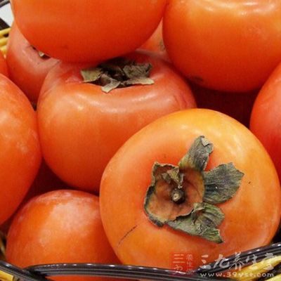 柿子本身性質寒澀而斂滯,有滋陰潤燥的作用,但不適於風寒型感冒群體 柿子本身性質寒澀而斂滯,有滋陰潤燥的作用,但不適於風寒型感冒群體