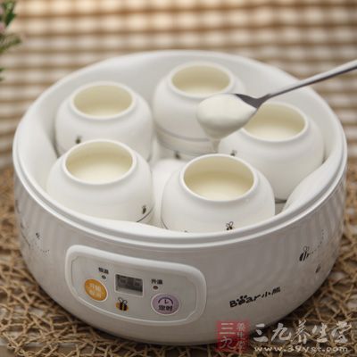 含乳飲料又可分為配制型和發酵型,配制型成品中蛋白質含量不低於1.0%稱為乳飲料 含乳飲料又可分為配制型和發酵型,配制型成品中蛋白質含量不低於1.0%稱為乳飲料