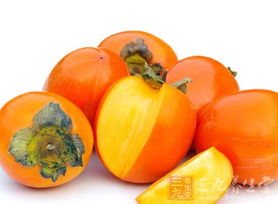 吃完雞蛋後吃柿子輕則會得食物中毒，總則會導致急性腸胃炎還有肺結石