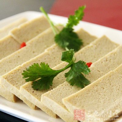 因豆腐腫含嘌呤較多，對嘌呤代謝失常的痛風病人和血尿酸濃度增高的患者，忌食豆腐
