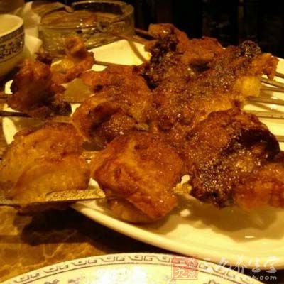 羊腰子比較肥大,相對於羊肉串來說烤的時間就比較長 5